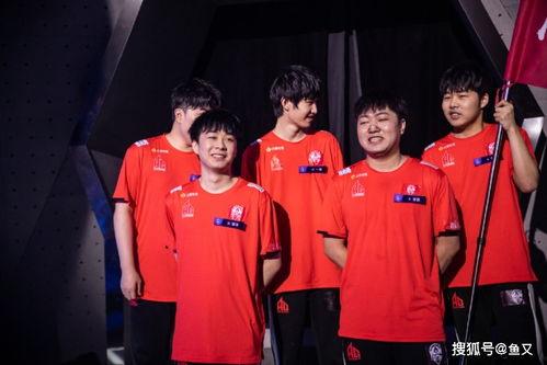 ag超玩会吃瓜群众合影,揭秘战队幕后温馨瞬间